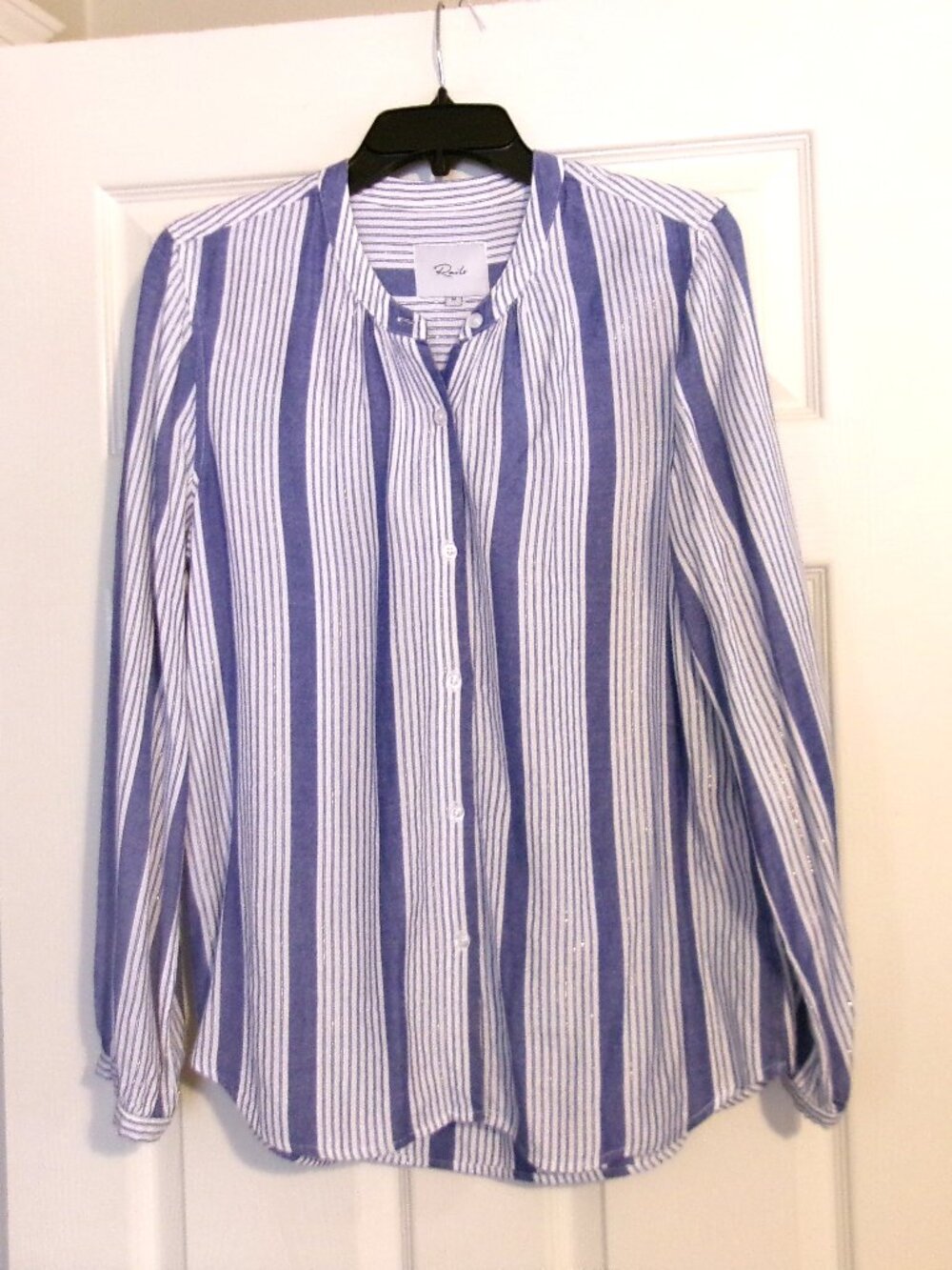 Beautiful RAILS Long Sleeve Button-down-the-front Top or blouse Size M